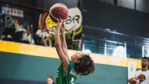 Ankara'da Basketbol Eğitimi alan basketbolcu