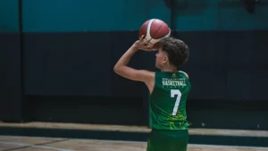Gölbaşı’nda Basketbol Eğitimi alan basketbolcu